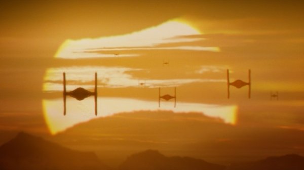 伊朗伊斯兰革命卫队称在加兹温上空击落一架敌机