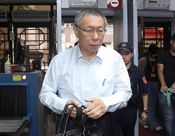 2026蓝白合作，柯文哲主张比全民调，盼修正上次“蓝白合”错误