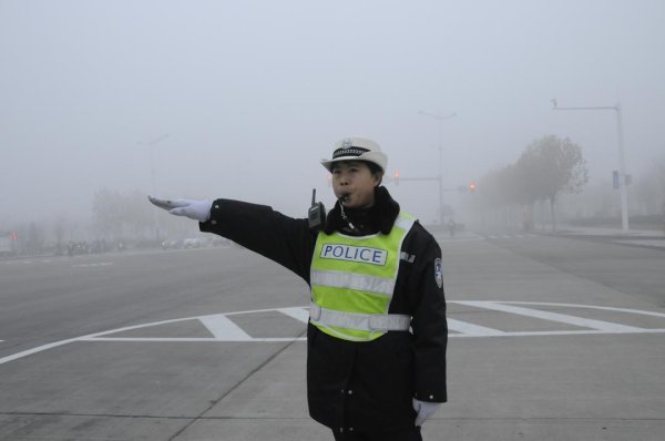 开屏见“好”｜拿尺子执勤、把酒驾司机劝落泪，这位女交警凭啥“零投诉”？